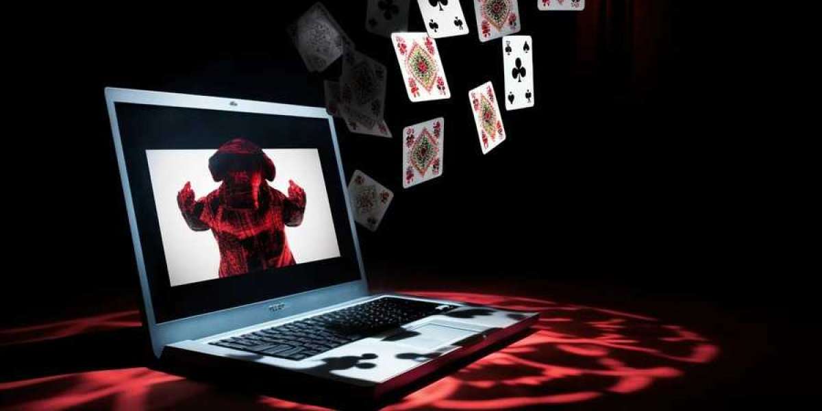 Mastering Online Baccarat: Bet, Bankroll, and Banter!