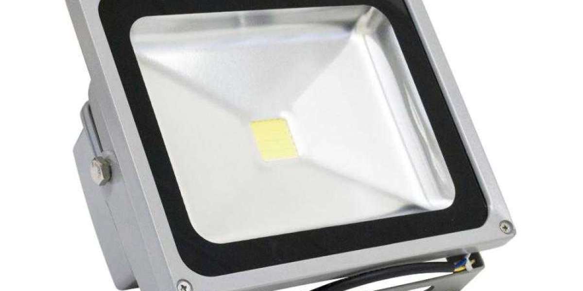 Ilumine Seus Espaços: A Revolução dos Refletores de LED de 200 Watts